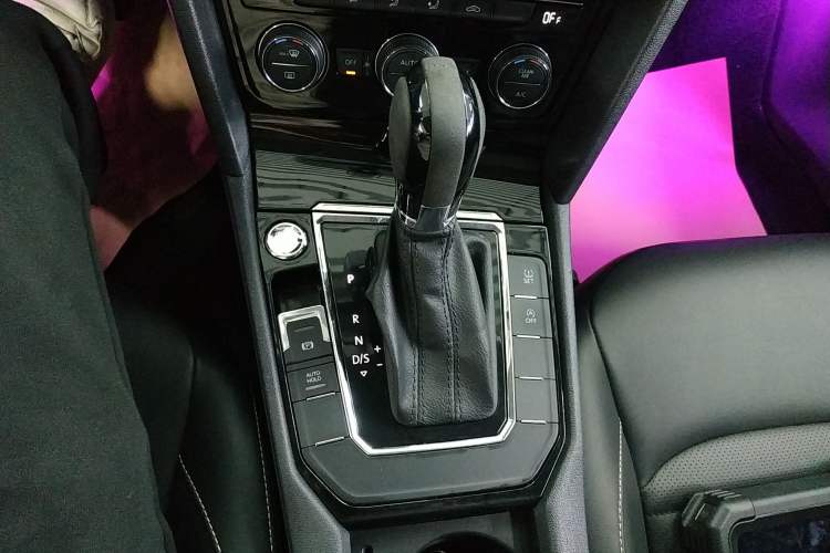 Used Volkswagen Lamando 2019 280TSI DSG Comfort Edition China VI standard Gear Lever