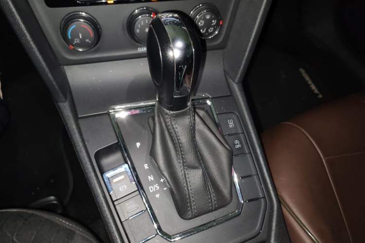 Used Volkswagen Lamando 2019 230TSI DSG Fashion Edition China VI Gear Lever