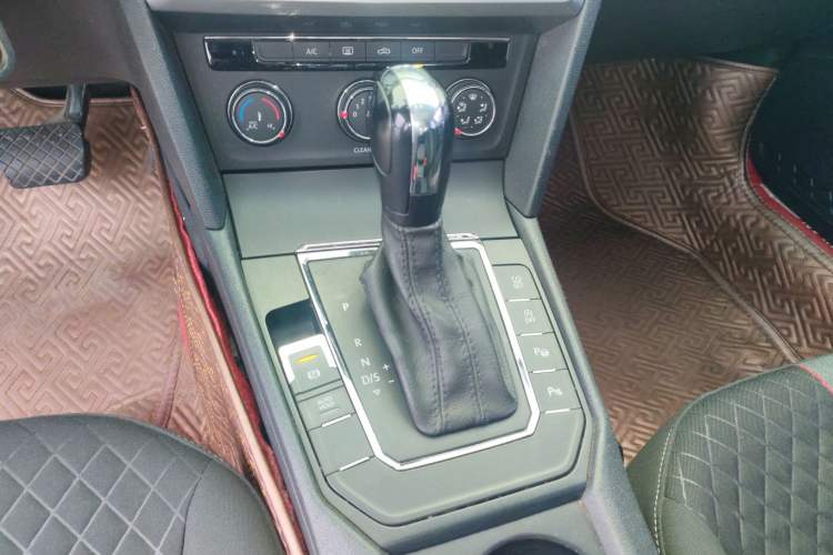 Used Volkswagen Lamando 2019 230TSI DSG Fashion Edition China VI Gear Lever