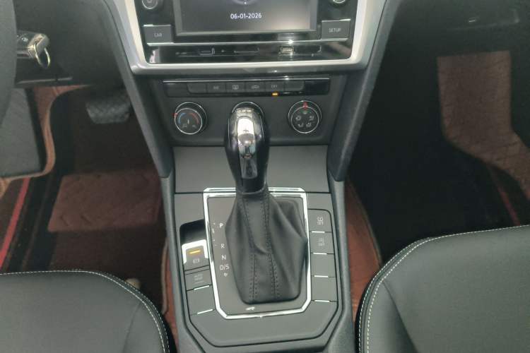 Used Volkswagen Lamando 2019 230TSI DSG Fashion Edition China VI Gear Lever