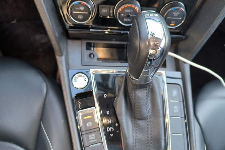 Used Volkswagen Lamando 2019 280TSI DSG Comfort Edition China VI standard Gear Lever