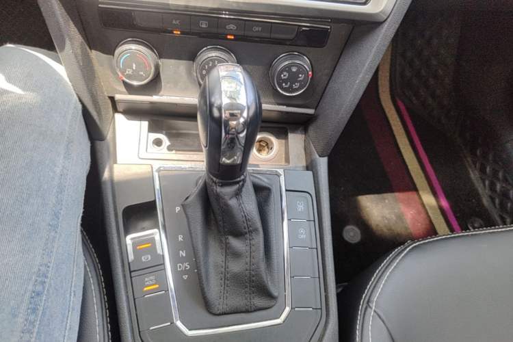 Used Volkswagen Lamando 2019 230TSI DSG Fashion Edition China V Standard Gear Lever