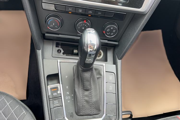 Used Volkswagen Lamando 2019 230TSI DSG Fashion Edition China V Standard Gear Lever
