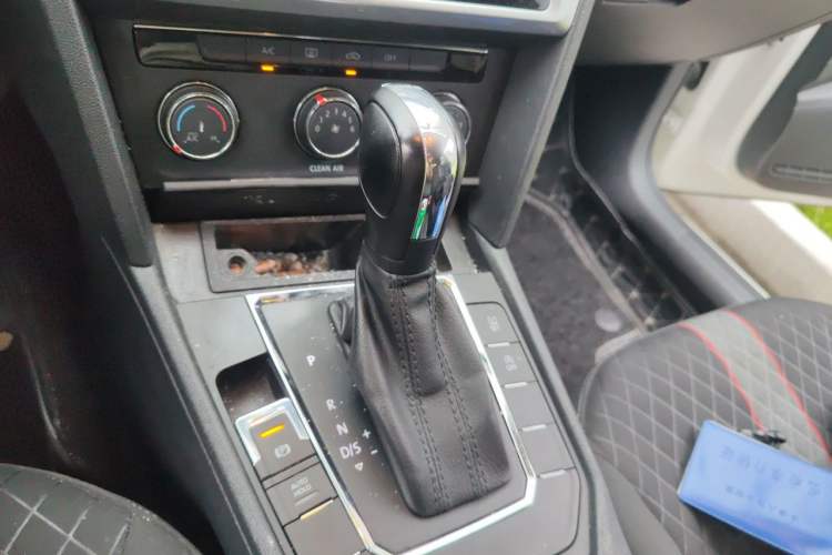 Used Volkswagen Lamando 2019 230TSI DSG Fashion Edition China VI Gear Lever