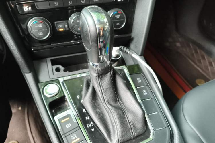Used Volkswagen Lamando 2019 280TSI DSG Comfort Edition China VI standard Gear Lever