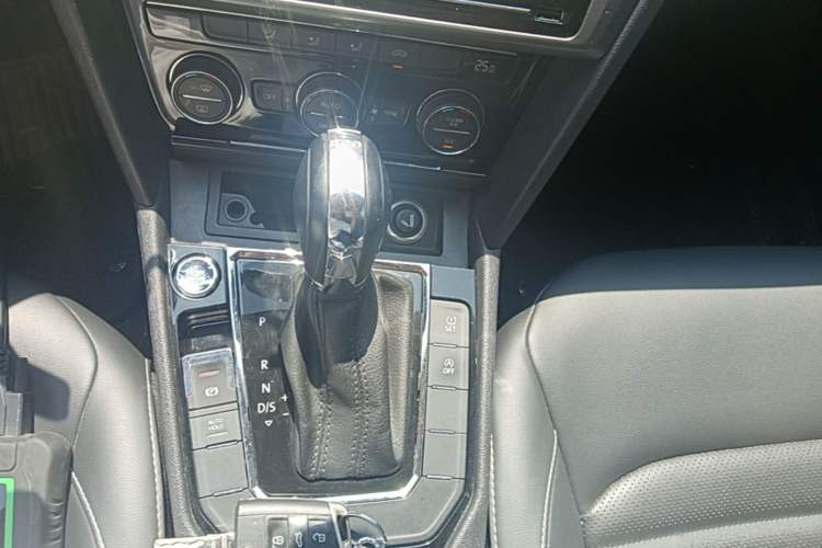 Used Volkswagen Lamando 2019 280TSI DSG Comfort Edition China VI standard Gear Lever