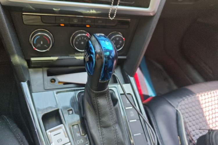 Used Volkswagen Lamando 2019 230TSI DSG Fashion Edition China VI Gear Lever