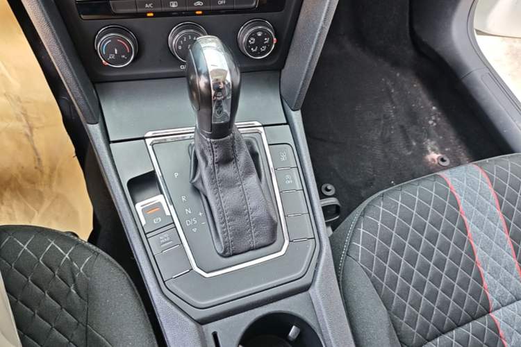 Used Volkswagen Lamando 2019 230TSI DSG Fashion Edition China VI Gear Lever