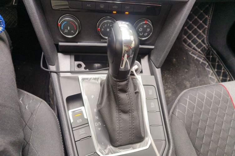 Used Volkswagen Lamando 2019 230TSI DSG Fashion Edition China VI Gear Lever