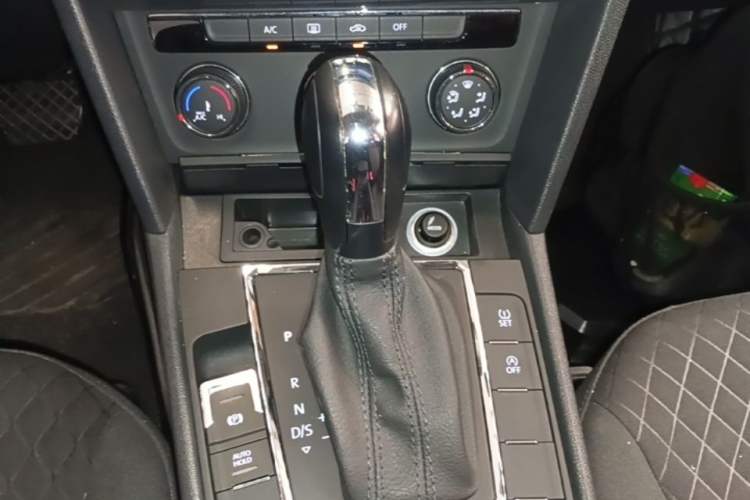 Used Volkswagen Lamando 2019 230TSI DSG Fashion Edition China VI Gear Lever