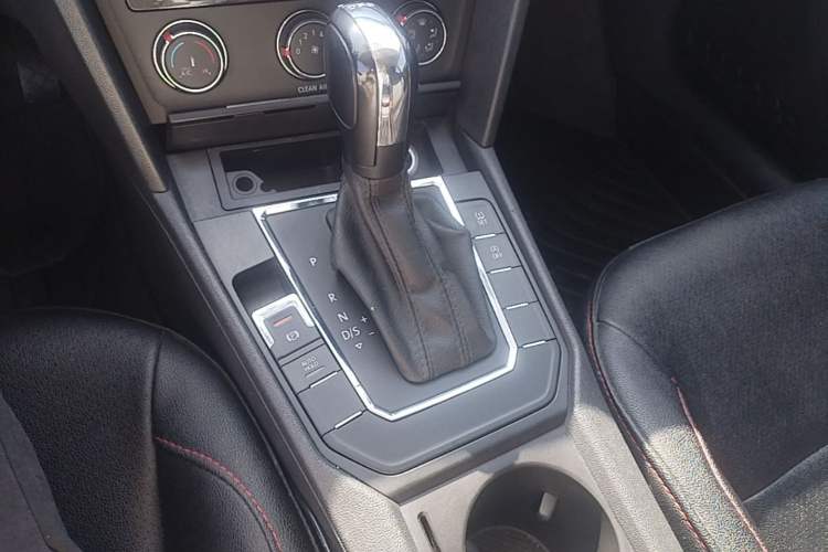 Used Volkswagen Lamando 2019 230TSI DSG Fashion Edition China V Standard Gear Lever