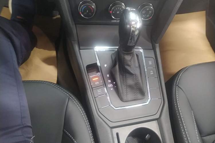 Used Volkswagen Lamando 2019 230TSI DSG Fashion Edition China VI Gear Lever