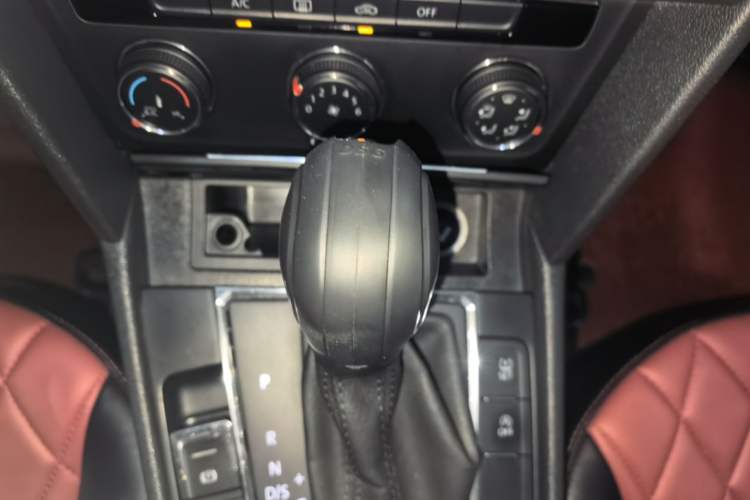 Used Volkswagen Lamando 2019 230TSI DSG Fashion Edition China V Standard Gear Lever