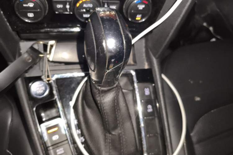 Used Volkswagen Lamando 2019 280TSI DSG Comfort Edition China VI standard Gear Lever