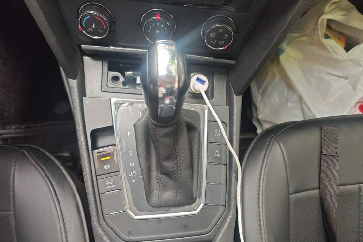 Used Volkswagen Lamando 2019 230TSI DSG Vision Edition China VI Standard Gear Lever