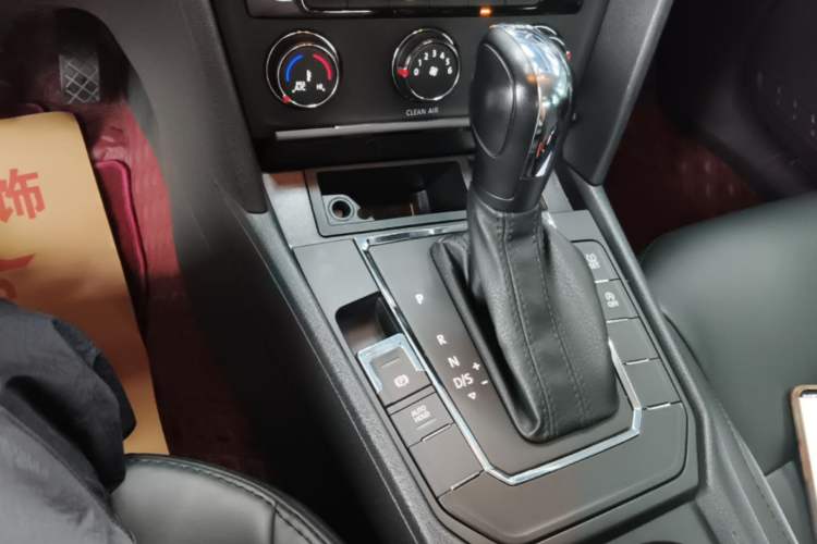 Used Volkswagen Lamando 2019 230TSI DSG Fashion Edition China VI Gear Lever