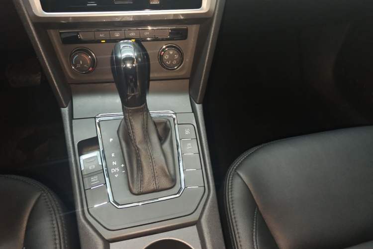 Used Volkswagen Lamando 2019 230TSI DSG Fashion Edition China VI Gear Lever