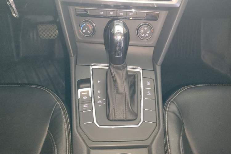 Used Volkswagen Lamando 2019 230TSI DSG Fashion Edition China V Standard Gear Lever