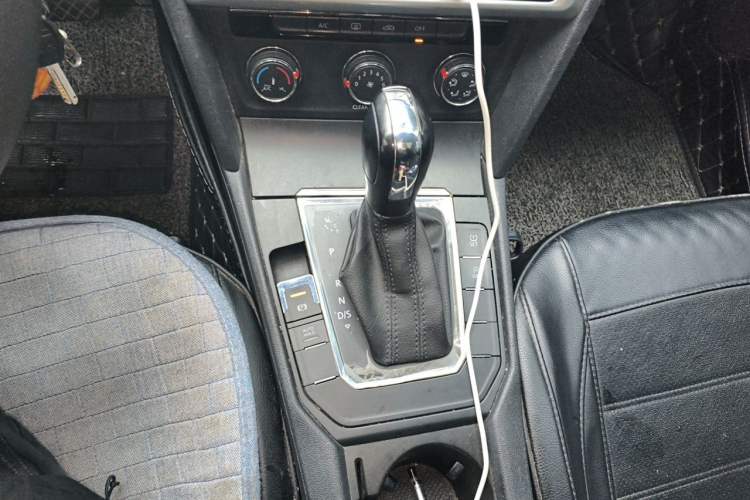 Used Volkswagen Lamando 2019 230TSI DSG Fashion Edition China VI Gear Lever