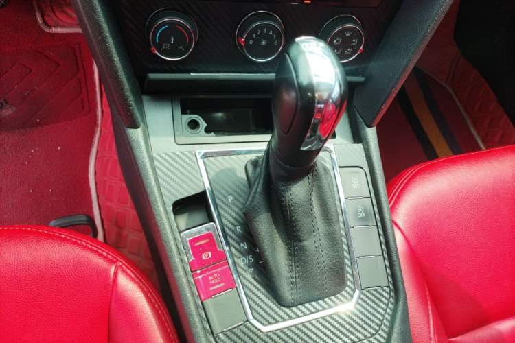 Used Volkswagen Lamando 2019 230TSI DSG Vision Edition China VI Standard Gear Lever