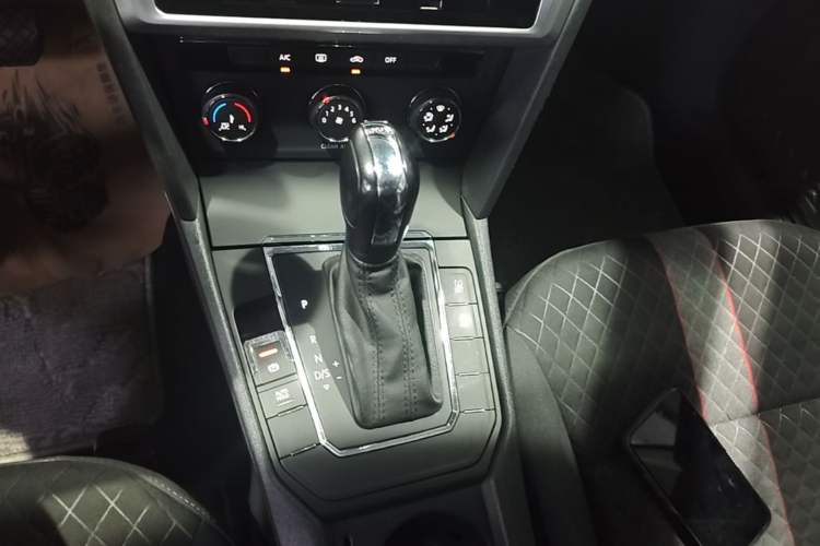 Used Volkswagen Lamando 2019 230TSI DSG Vision Edition China VI Standard Gear Lever