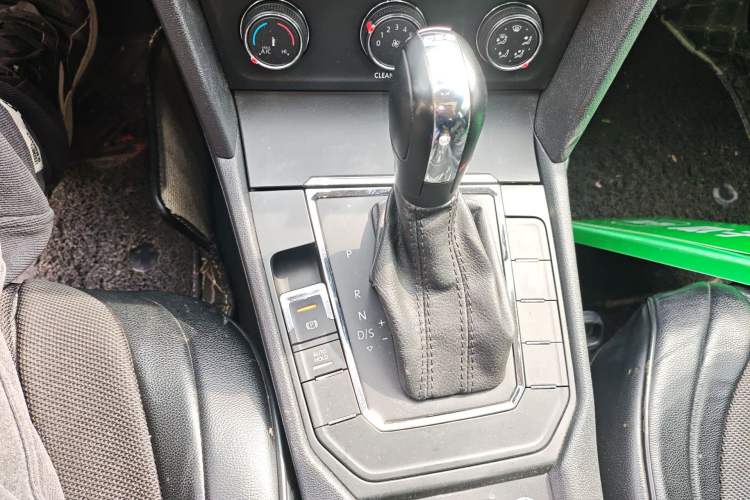 Used Volkswagen Lamando 2019 230TSI DSG Fashion Edition China VI Gear Lever