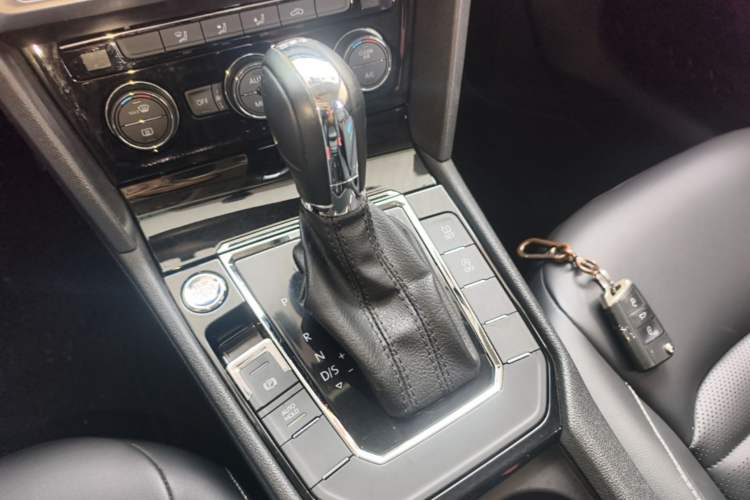Used Volkswagen Lamando 2019 280TSI DSG Comfort Edition China VI standard Gear Lever