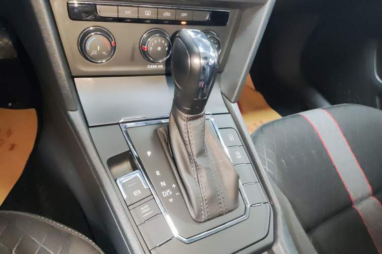 Used Volkswagen Lamando 2019 230TSI DSG Fashion Edition China VI Gear Lever
