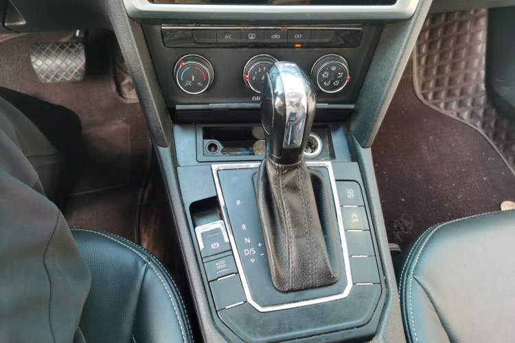 Used Volkswagen Lamando 2019 230TSI DSG Vision Edition China VI Standard Gear Lever