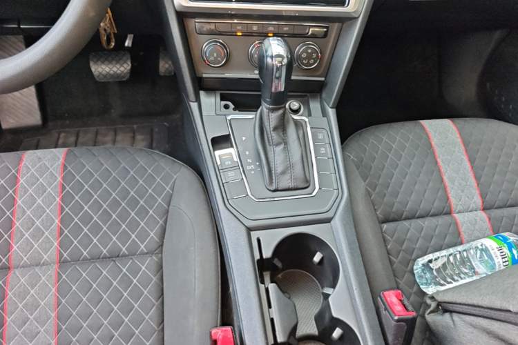 Used Volkswagen Lamando 2019 230TSI DSG Fashion Edition China VI Gear Lever
