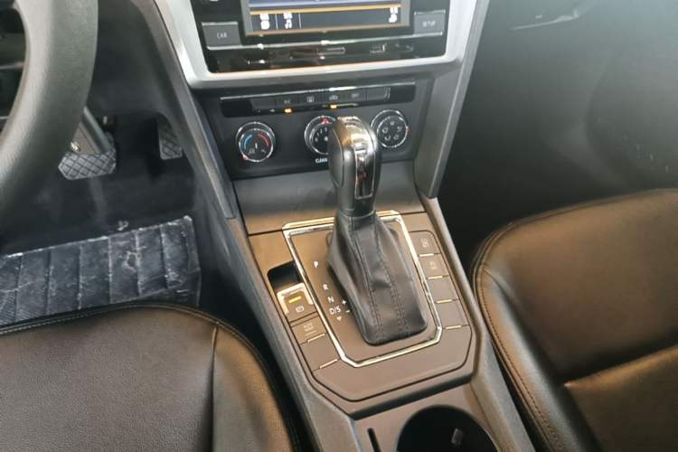 Used Volkswagen Lamando 2019 230TSI DSG Fashion Edition China VI Gear Lever