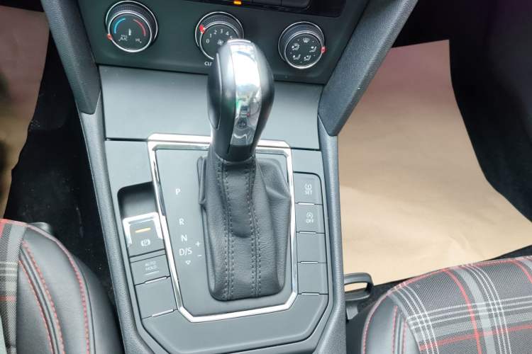 Used Volkswagen Lamando 2019 230TSI DSG Fashion Edition China V Standard Gear Lever