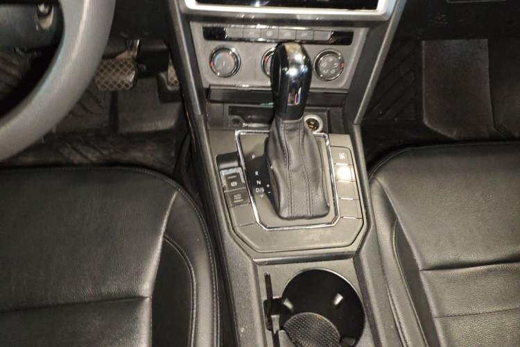 Used Volkswagen Lamando 2019 230TSI DSG Fashion Edition China VI Gear Lever