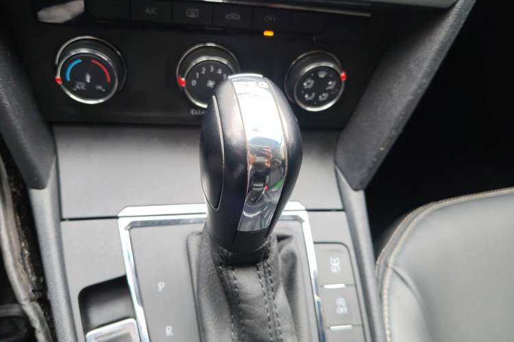 Used Volkswagen Lamando 2019 230TSI DSG Fashion Edition China V Standard Gear Lever