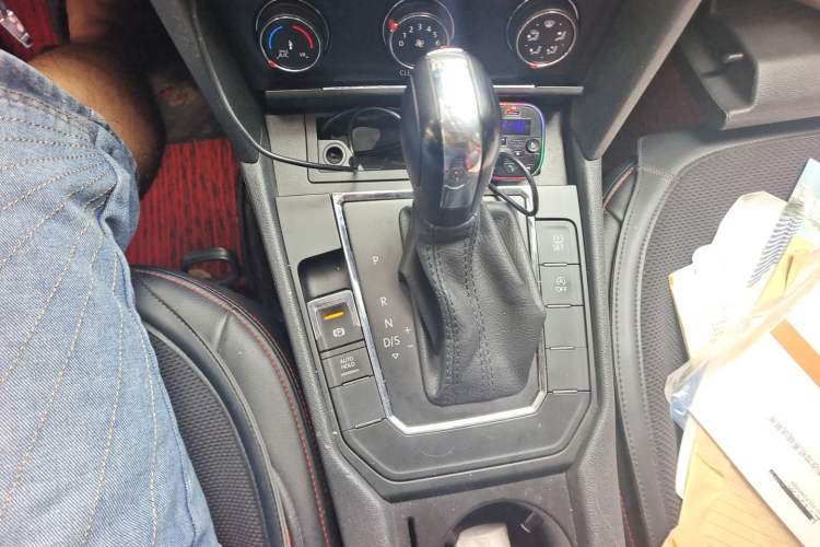 Used Volkswagen Lamando 2019 230TSI DSG Fashion Edition China VI Gear Lever