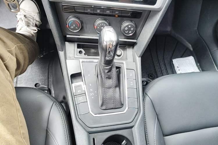 Used Volkswagen Lamando 2019 230TSI DSG Fashion Edition China V Standard Gear Lever