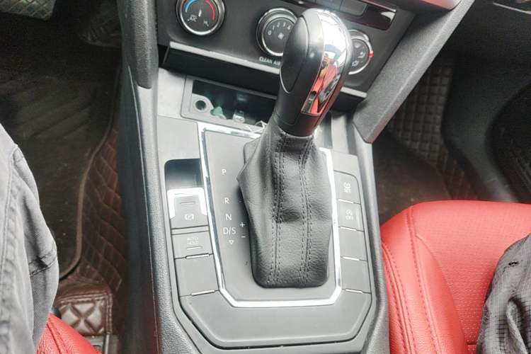 Used Volkswagen Lamando 2019 230TSI DSG Fashion Edition China VI Gear Lever