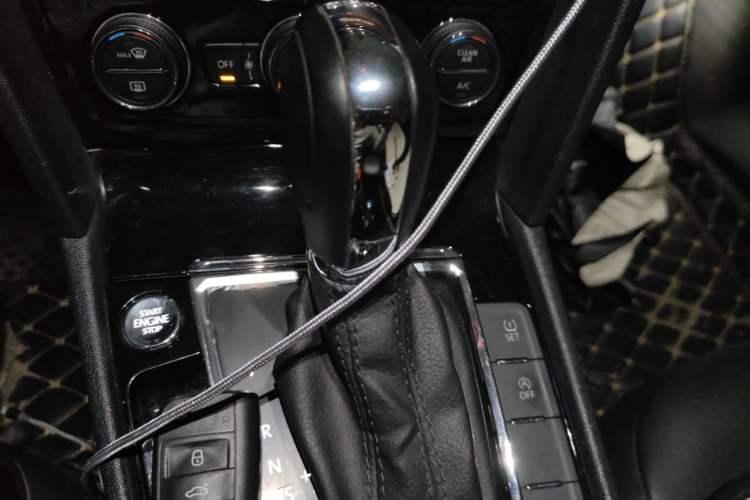 Used Volkswagen Lamando 2019 280TSI DSG Comfort Edition China VI standard Gear Lever