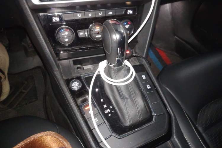 Used Volkswagen Lamando 2019 280TSI DSG Comfort Edition China VI standard Gear Lever