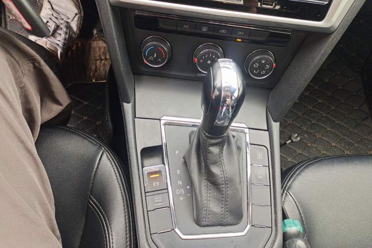 Used Volkswagen Lamando 2019 230TSI DSG Fashion Edition China VI Gear Lever