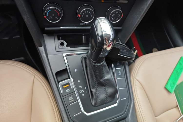 Used Volkswagen Lamando 2019 230TSI DSG Fashion Edition China V Standard Gear Lever