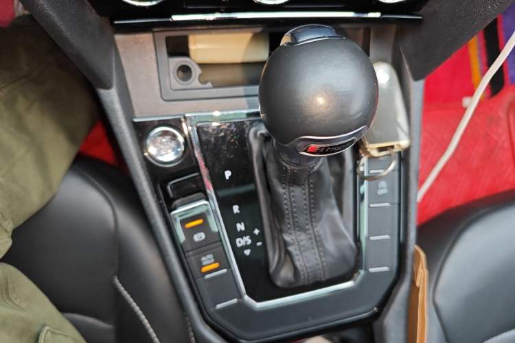 Used Volkswagen Lamando 2019 280TSI DSG Comfort Edition China VI standard Gear Lever