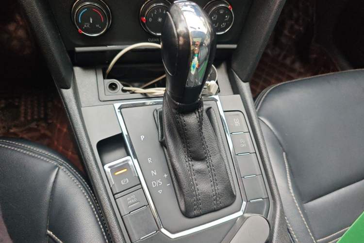 Used Volkswagen Lamando 2019 230TSI DSG Fashion Edition China V Standard Gear Lever