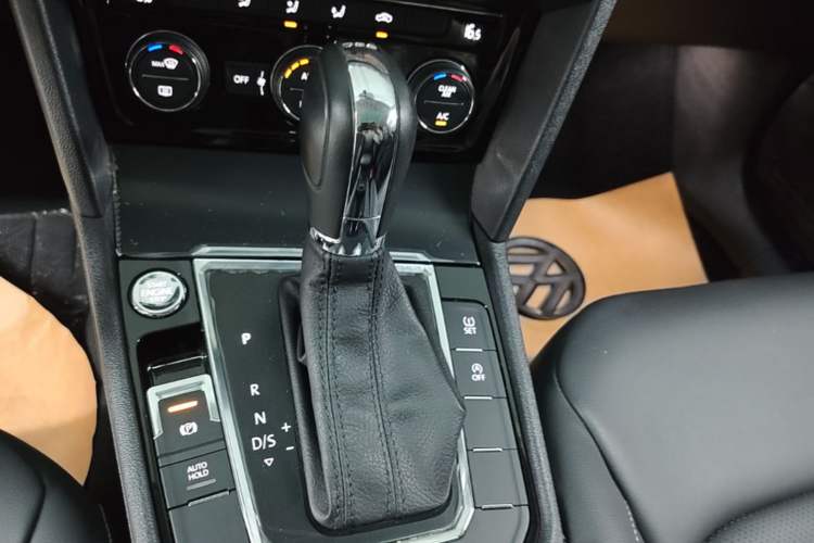 Used Volkswagen Lamando 2019 280TSI DSG Comfort Edition China VI standard Gear Lever