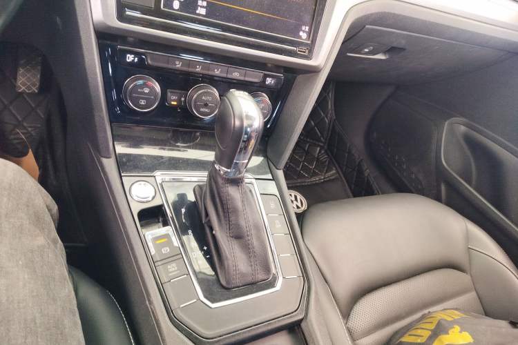 Used Volkswagen Lamando 2019 280TSI DSG Comfort Edition China VI standard Gear Lever