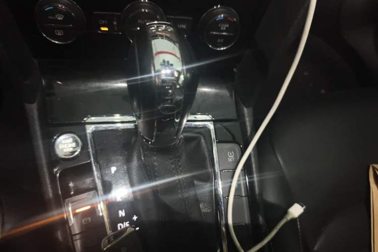 Used Volkswagen Lamando 2019 280TSI DSG Comfort Edition China VI standard Gear Lever