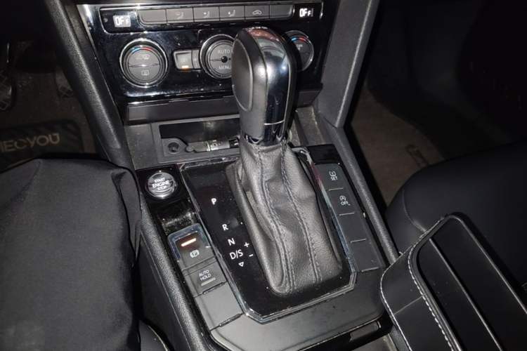 Used Volkswagen Lamando 2019 280TSI DSG Comfort Edition China VI standard Gear Lever
