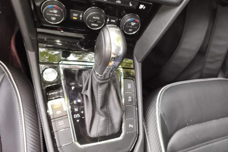 Used Volkswagen Lamando 2019 280TSI DSG Luxury Edition China V Standard Gear Lever