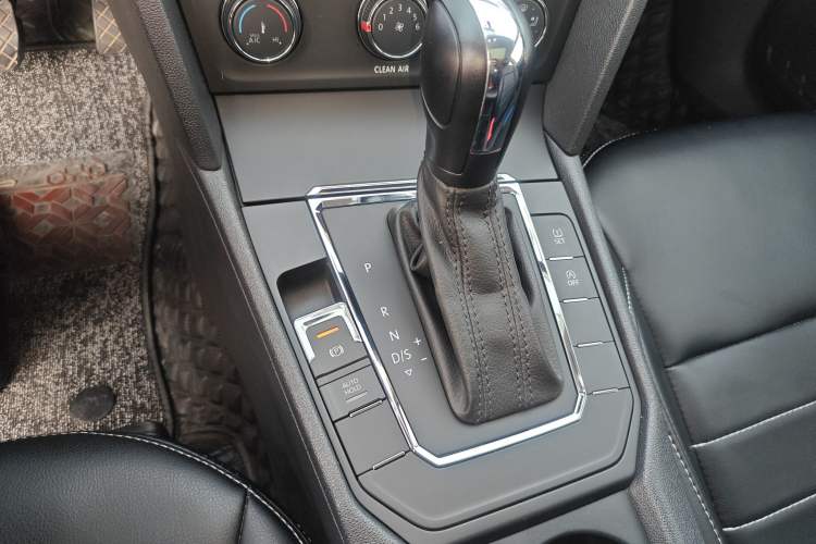Used Volkswagen Lamando 2019 230TSI DSG Vision Edition China VI Standard Gear Lever