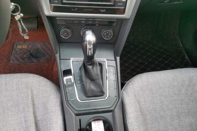 Used Volkswagen Lamando 2019 230TSI DSG Fashion Edition China VI Gear Lever